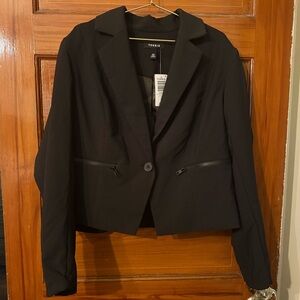 Torrid Black Cropped Blazer with Zipper Details *Size Torrid 00(10) - M/L*